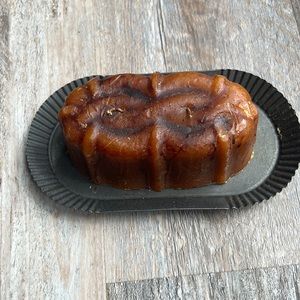 Primitive cinnamon roll double wick candle loaf with holder